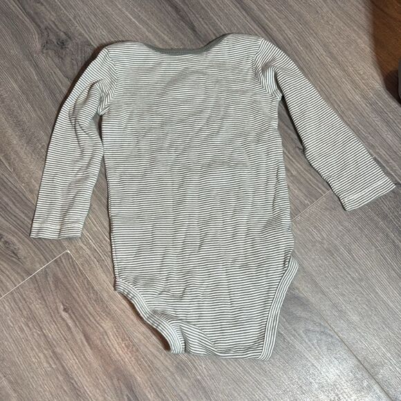 Carter’s One Piece Outfit Snap Closure EPC 24 Months - Picture 2 of 2